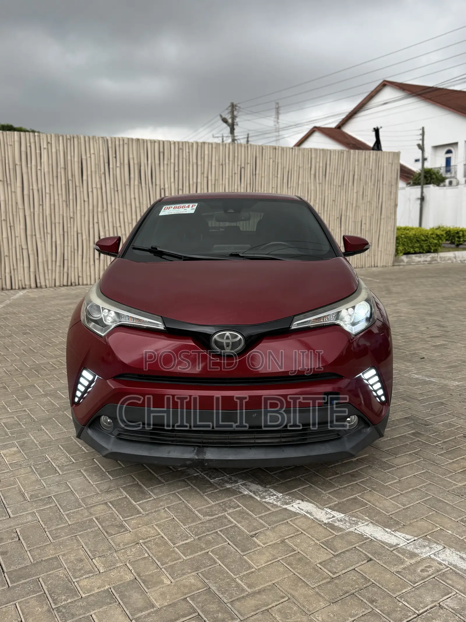 Toyota C-HR XLE FWD Sport Utility (2.0L 4cyl 2AM) 2018 Red
