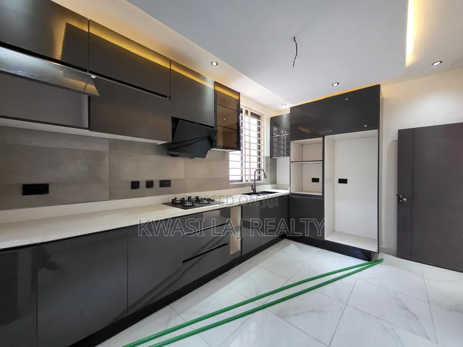 4bdrm House in Pokuase for sale