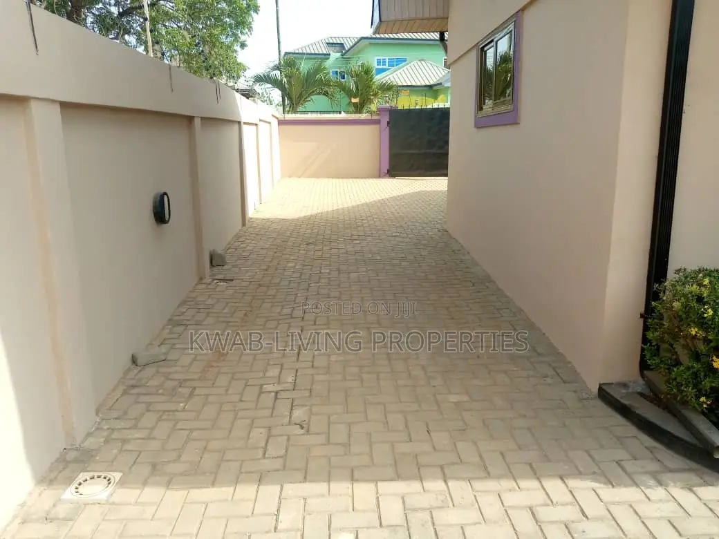 3bdrm House in East Legon for rent