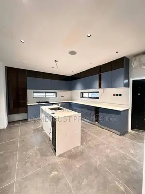 4bdrm House in Aburi Adonteng for sale