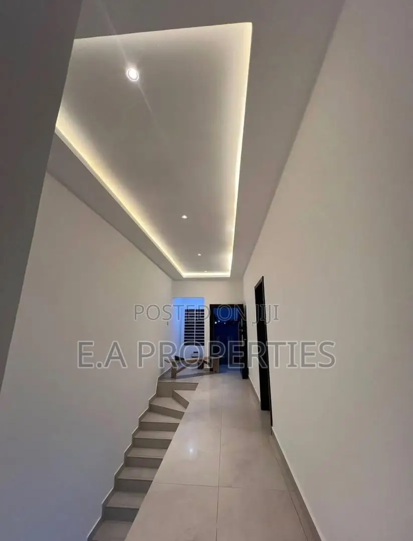 2bdrm Duplex in Ea Properties, Lake Side Estate for sale
