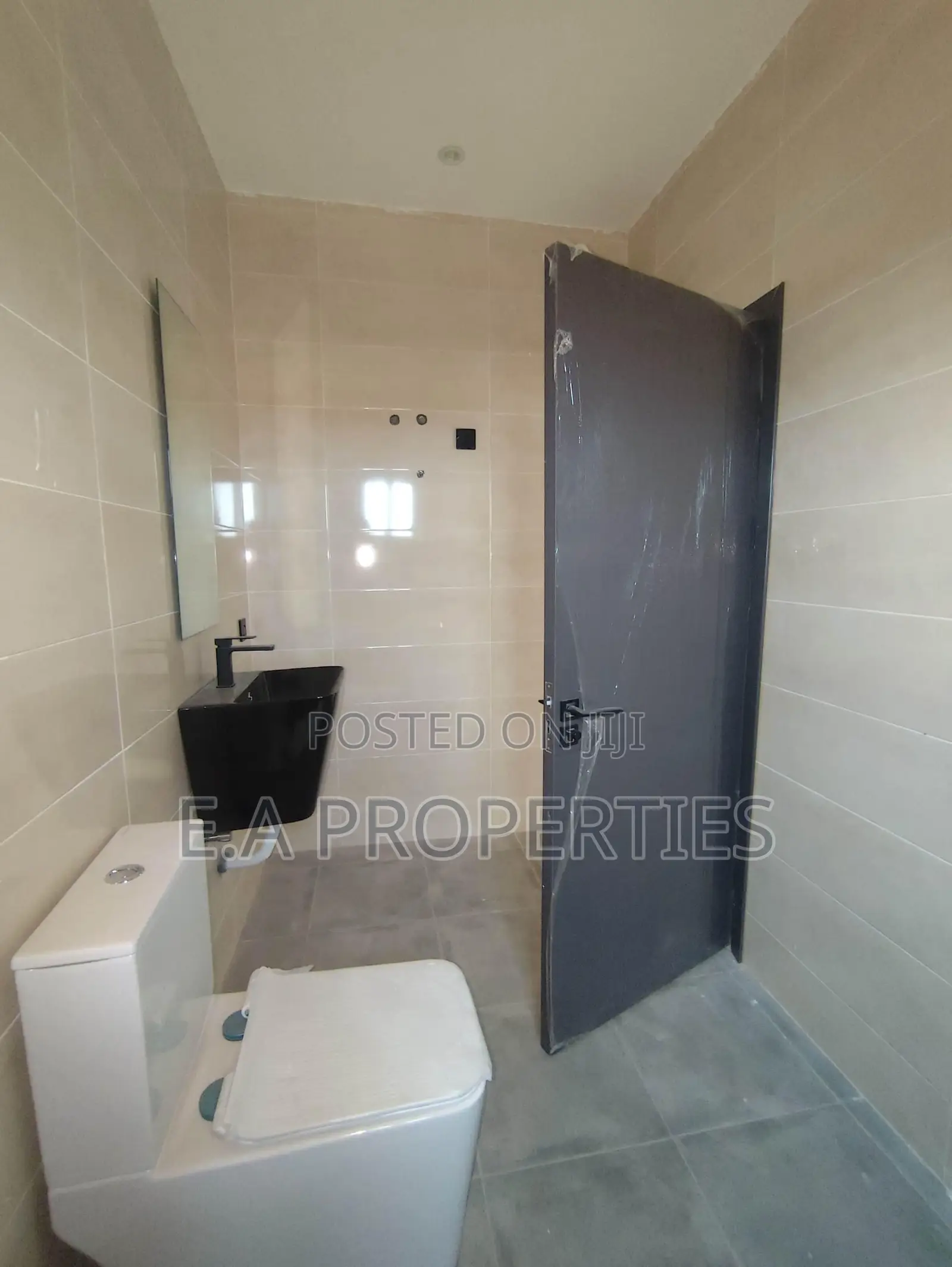 4bdrm Duplex in Ea Properties, Lake Side Estate for sale