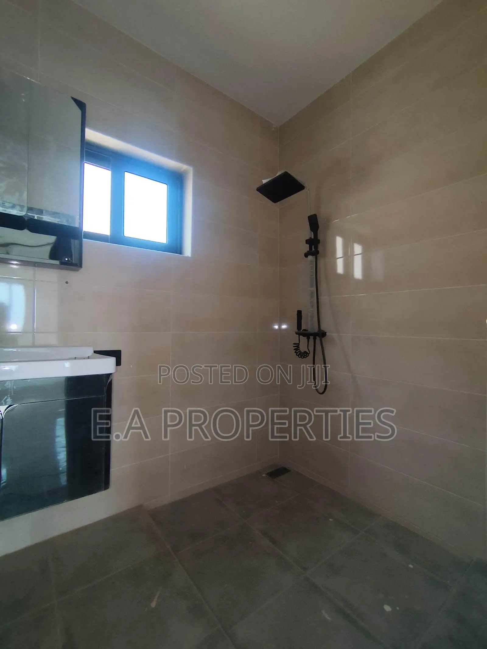 4bdrm Duplex in Ea Properties, Lake Side Estate for sale