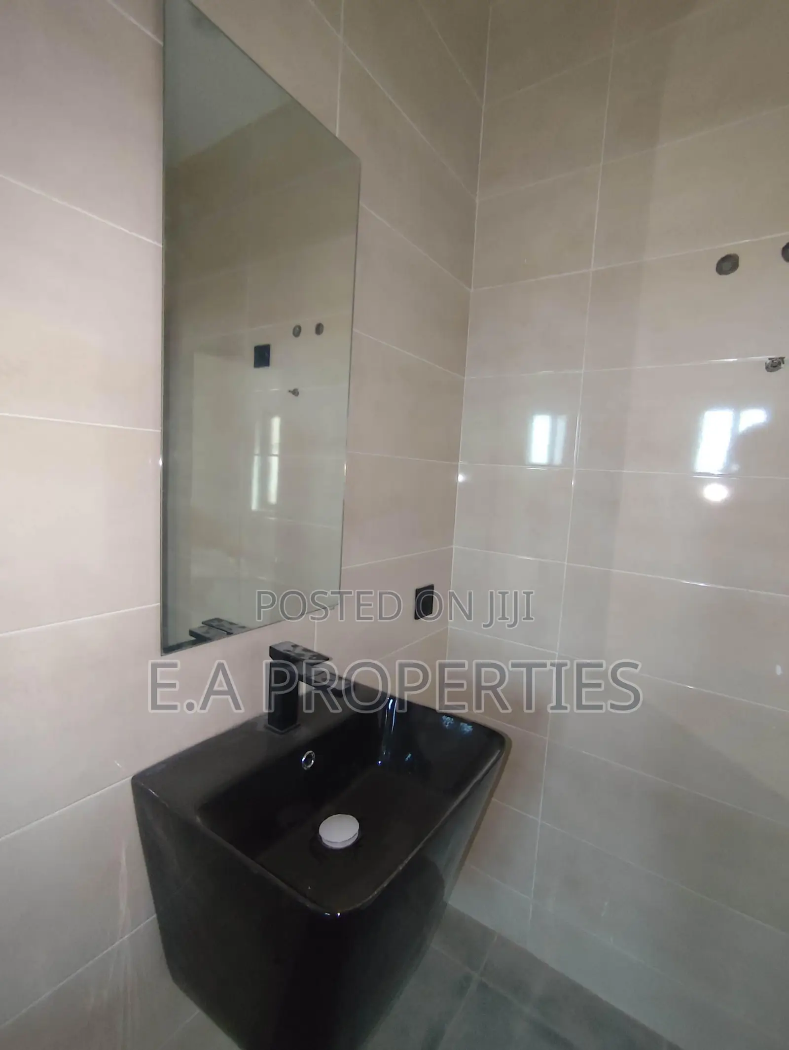 4bdrm Duplex in Ea Properties, Lake Side Estate for sale