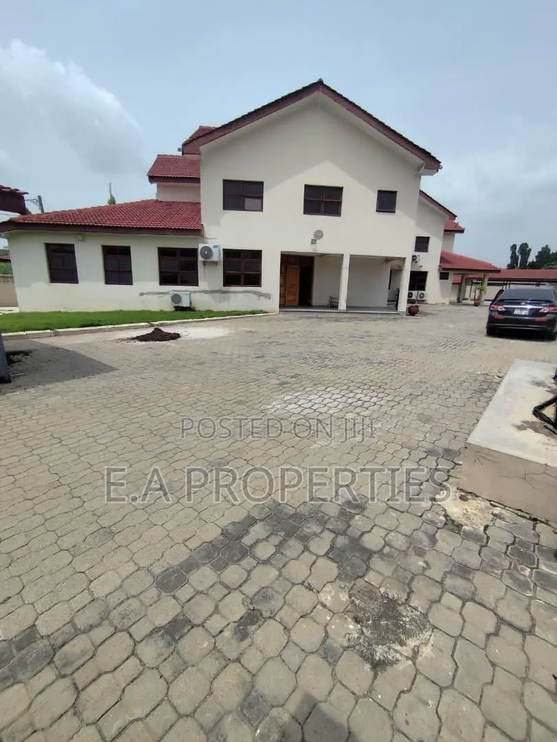 15bdrm Duplex in Ea Properties, Shopping Arcade Area for rent