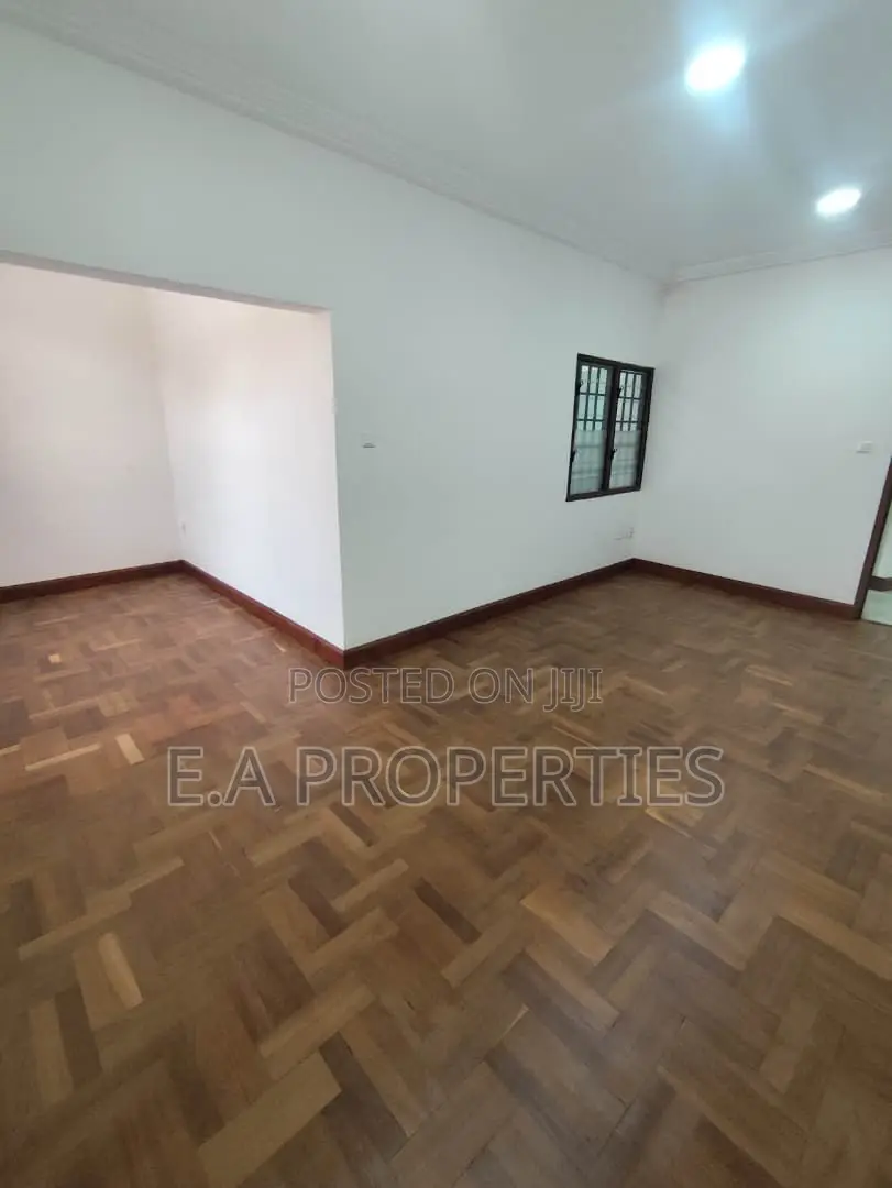 15bdrm Duplex in Ea Properties, Shopping Arcade Area for rent