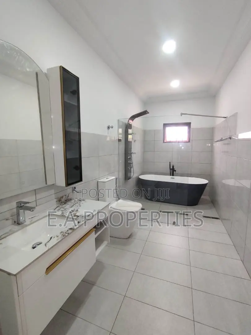 15bdrm Duplex in Ea Properties, Shopping Arcade Area for rent