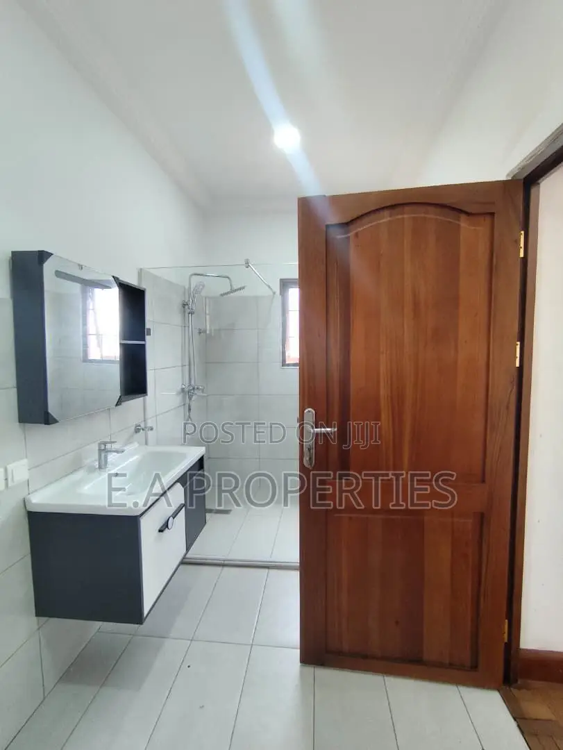 15bdrm Duplex in Ea Properties, Shopping Arcade Area for rent