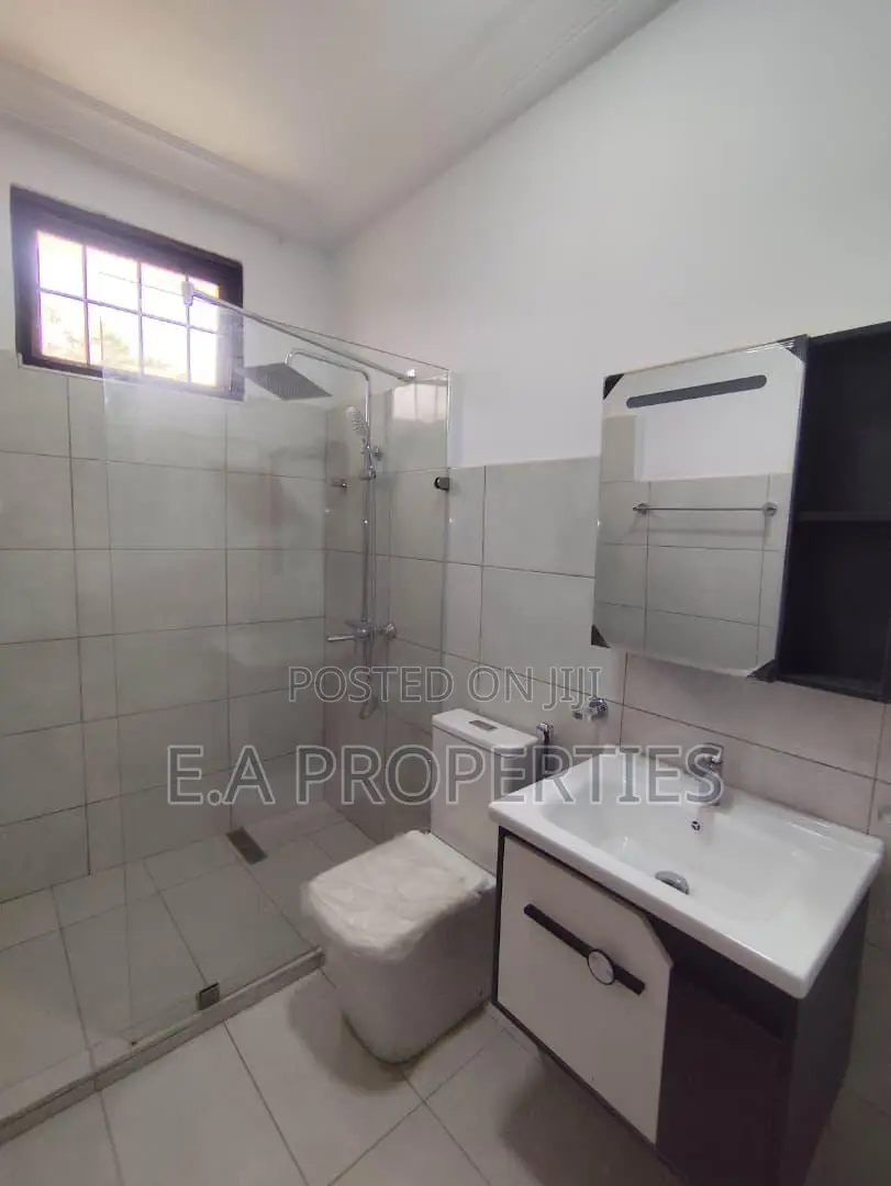 15bdrm Duplex in Ea Properties, Shopping Arcade Area for rent