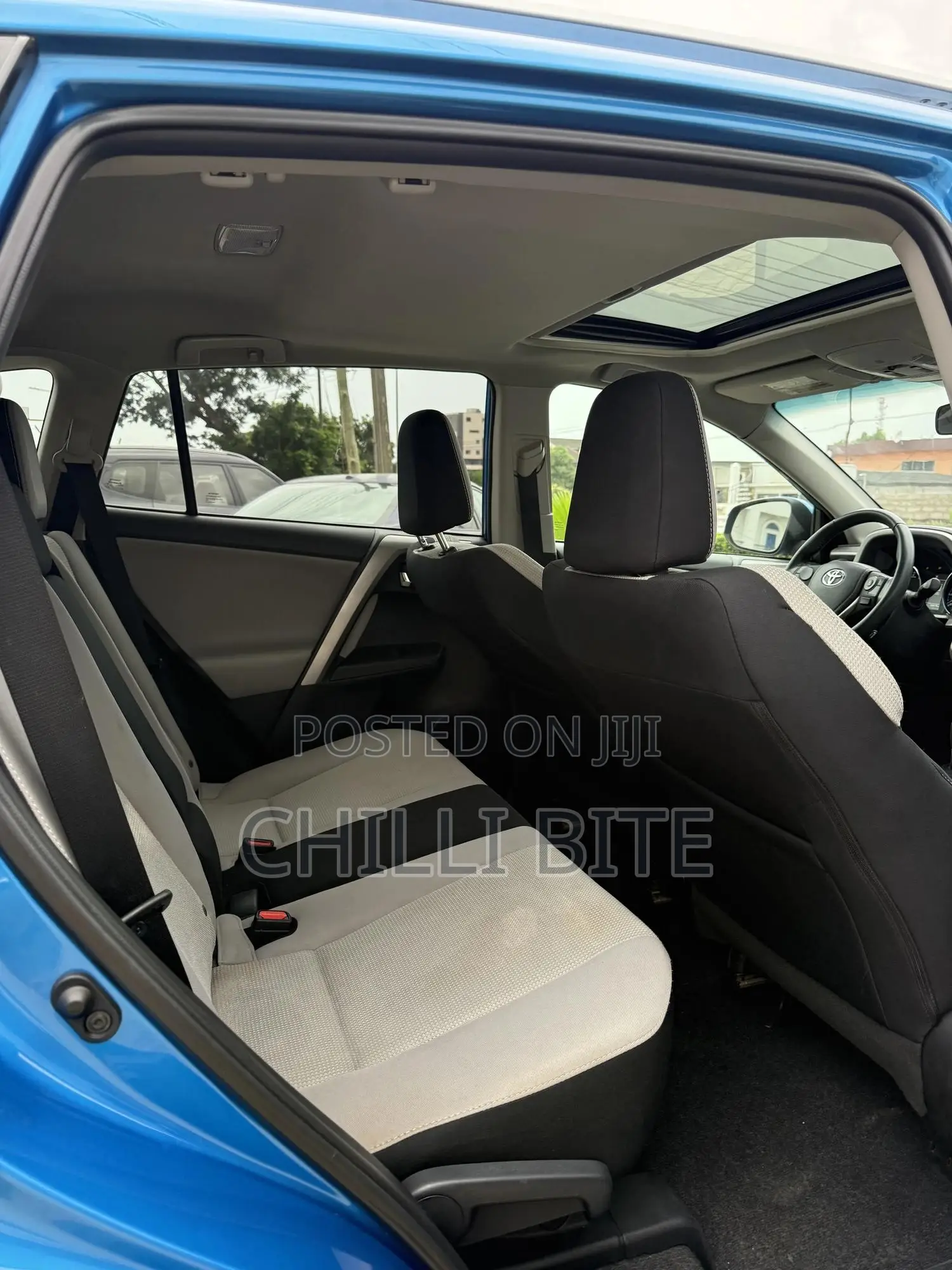 Toyota RAV4 XLE FWD (2.5L 4cyl 6A) 2017 Blue