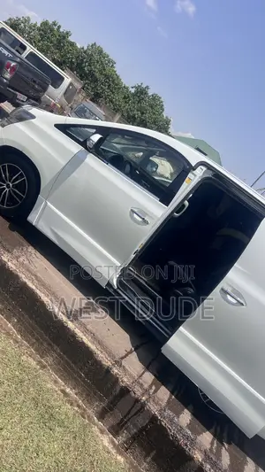 Toyota Vellfire 2011 White