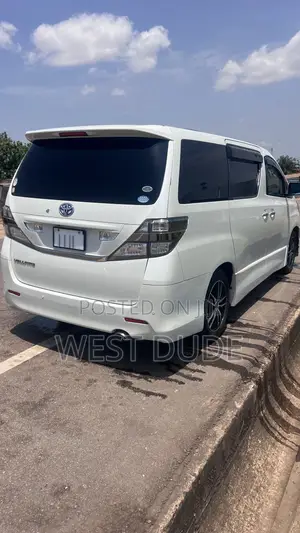 Toyota Vellfire 2011 White