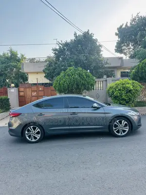 Hyundai Elantra Limited Sedan FWD (2.0L 4cyl 6A) 2017 Gray