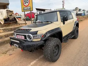 Toyota FJ Cruiser 4x4 Automatic 2012