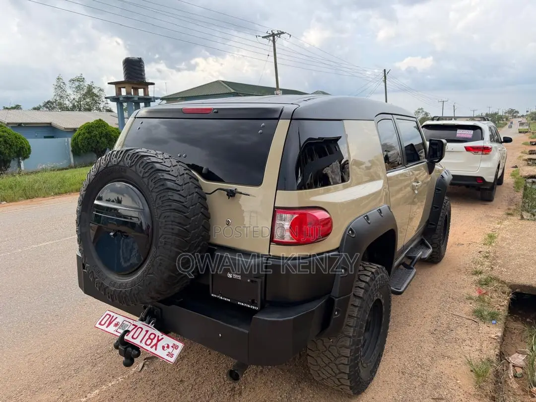Toyota FJ Cruiser 4x4 Automatic 2012