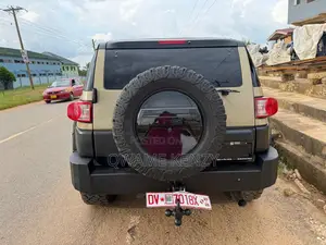 Toyota FJ Cruiser 4x4 Automatic 2012