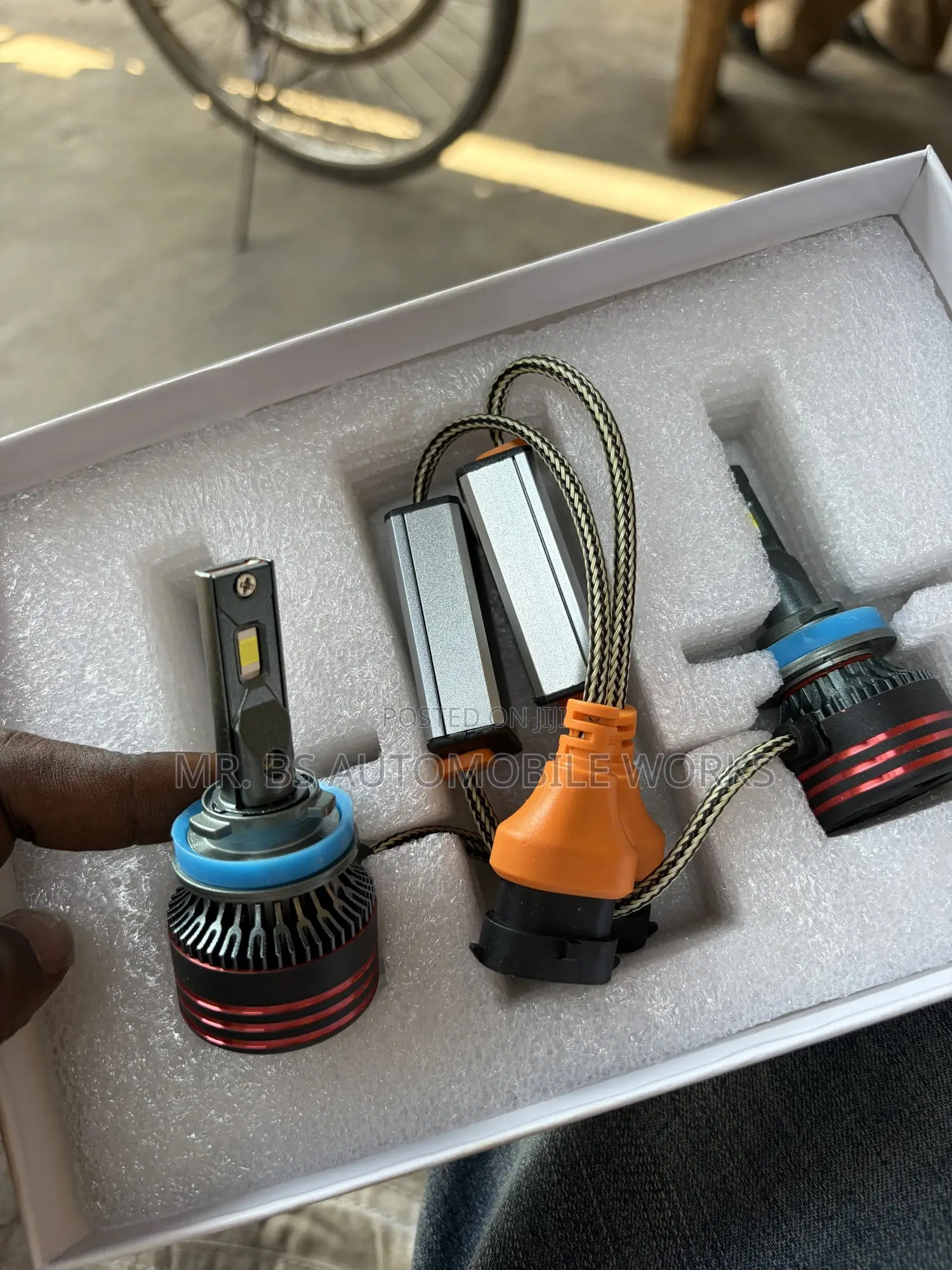 Universal Headlight Bulb