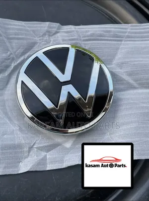 Volkswagen Golf Crown Emblem 2020 Going
