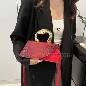 Chic Unique: Autumn 2024 Niche Design Small Square Crossbody Bag