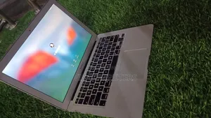 Laptop Apple MacBook Air 4GB Intel Core i5 SSD 128GB