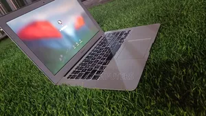 Laptop Apple MacBook Air 4GB Intel Core i5 SSD 128GB