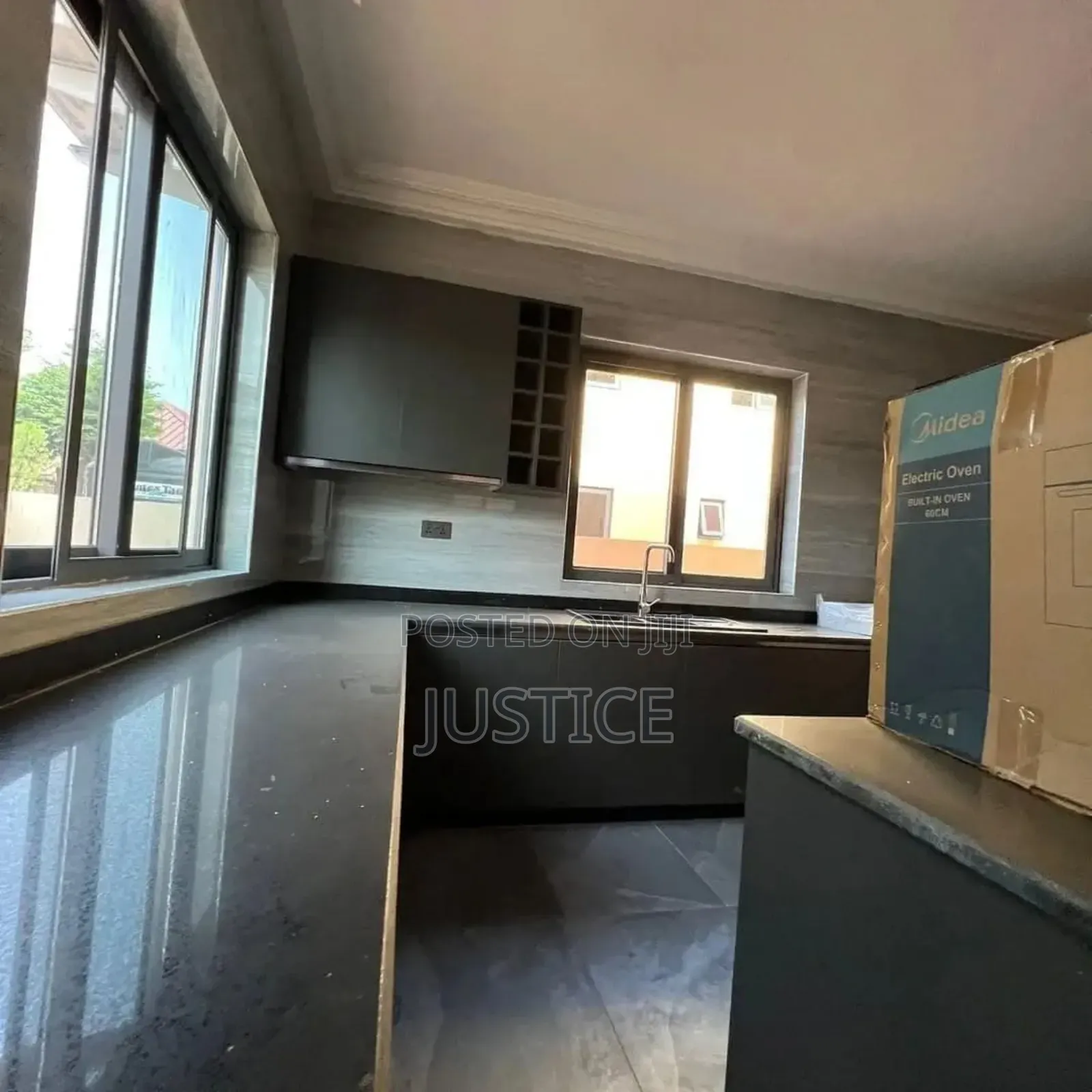 3bdrm House in A&C Mall East Legon for rent