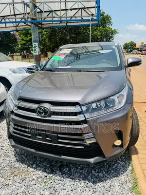 Toyota Highlander LE 4x2 V6 (3.5L 6cyl 8A) 2018 Gray