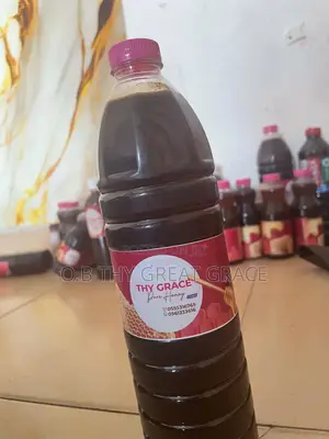 1 Liter of Organic Sticky, Perfect Spreading Drizzling Honey