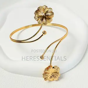 Fashionable Gold Arm Cuffs For Ladies