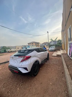 Toyota C-HR XLE Prermium FWD (2.0L 4cyl 2AM) 2018 White