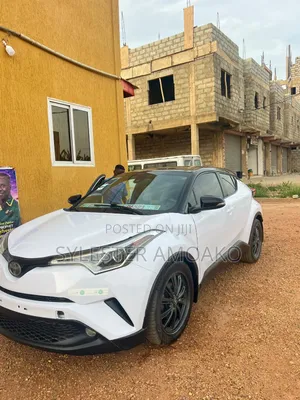 Toyota C-HR XLE Prermium FWD (2.0L 4cyl 2AM) 2018 White