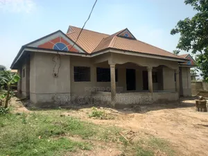 5bdrm House in Kenyasi Saaman, Kumasi Metropolitan for sale