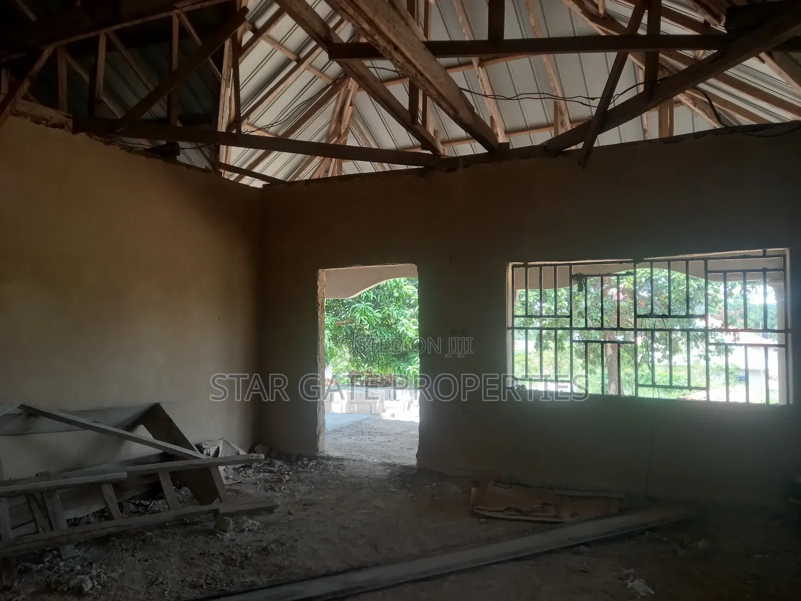 5bdrm House in Kenyasi Saaman, Kumasi Metropolitan for sale