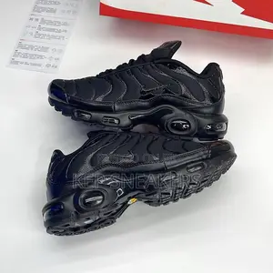 Nike Air Max Plus "Triple Black"