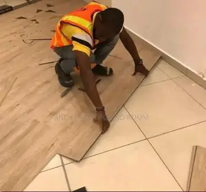 Vinyl Flooring Installer Expert