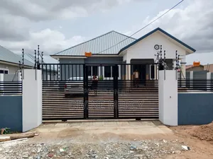 3bdrm Bungalow in Krispo City/Doctor, Awutu Senya East Municipal