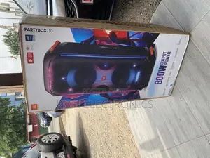 Unique Dynamic Light Patterns on the New JBL Partybox 710