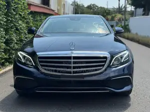 Mercedes-Benz E300 2018 Blue