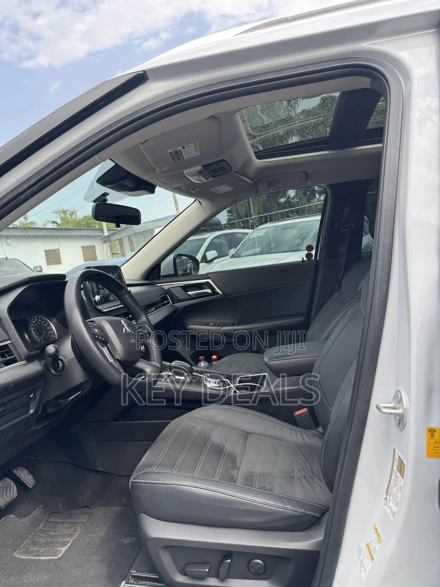 Mitsubishi Outlander SE 2023 White