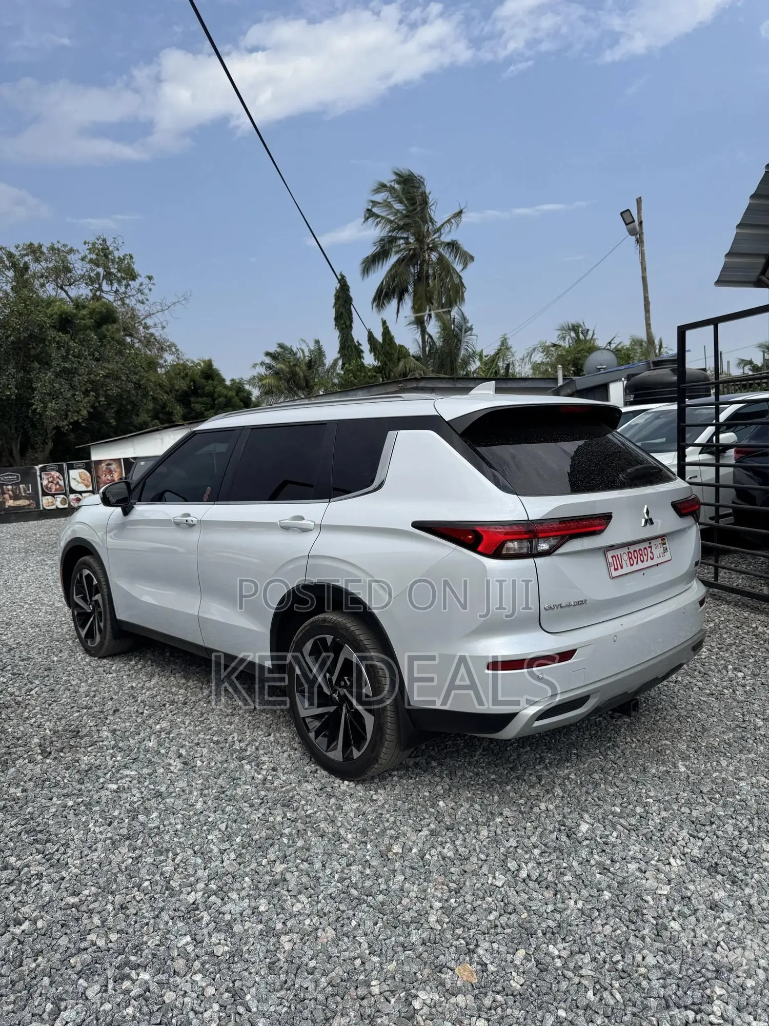Mitsubishi Outlander SE 2023 White