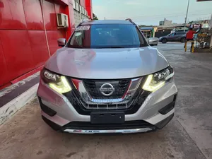 Nissan Rogue SV AWD 2017 Silver