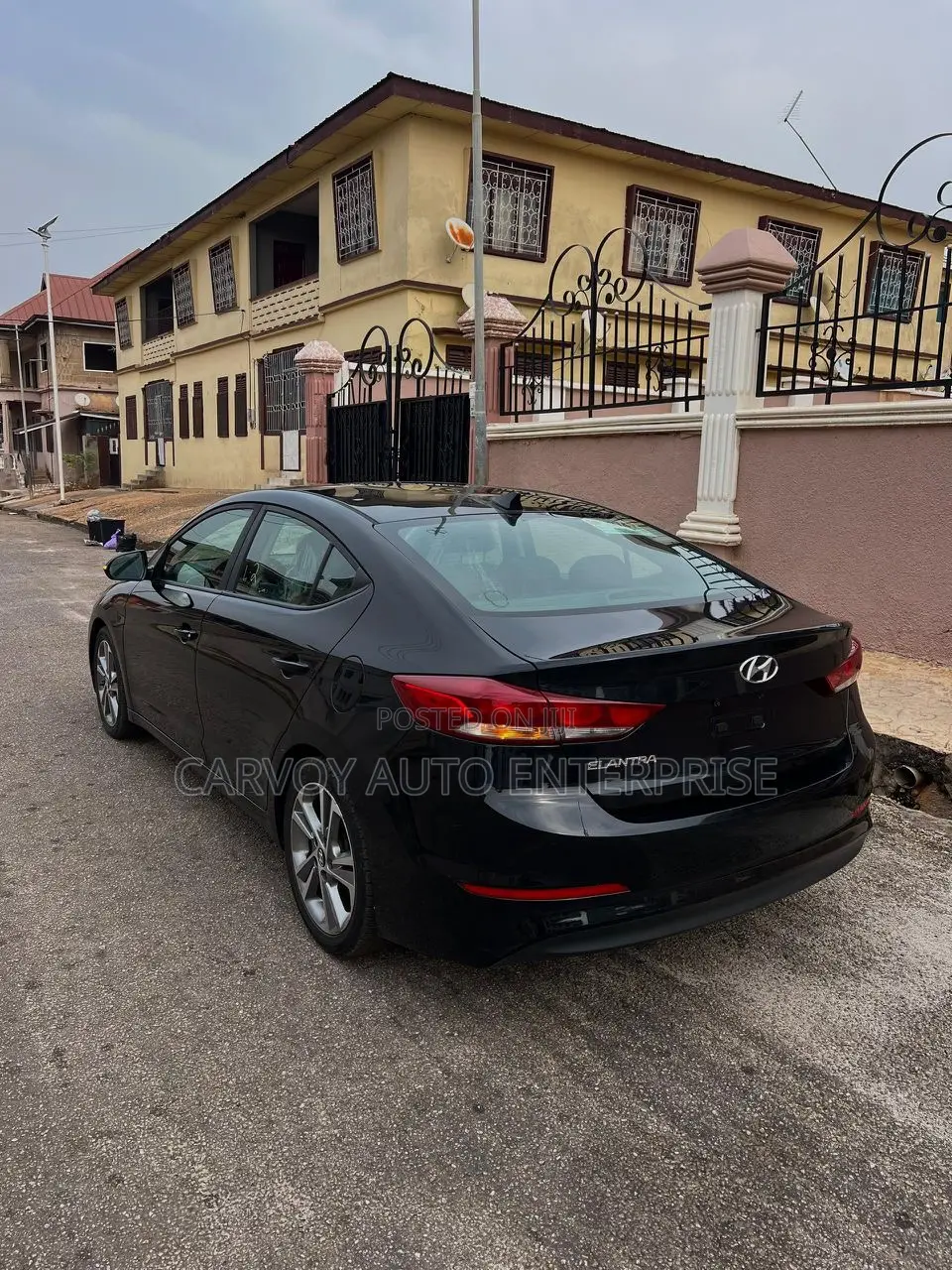 Hyundai Elantra Limited Sedan FWD (2.0L 4cyl 6A) 2017 Black
