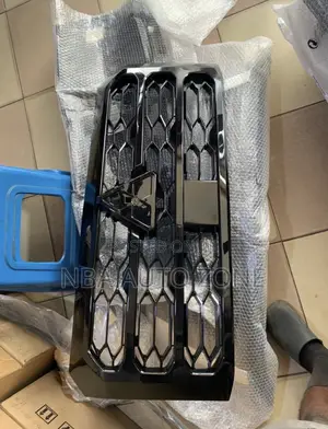 Mitsubishi L200 2019-2024 Black Front Grille/ Shells