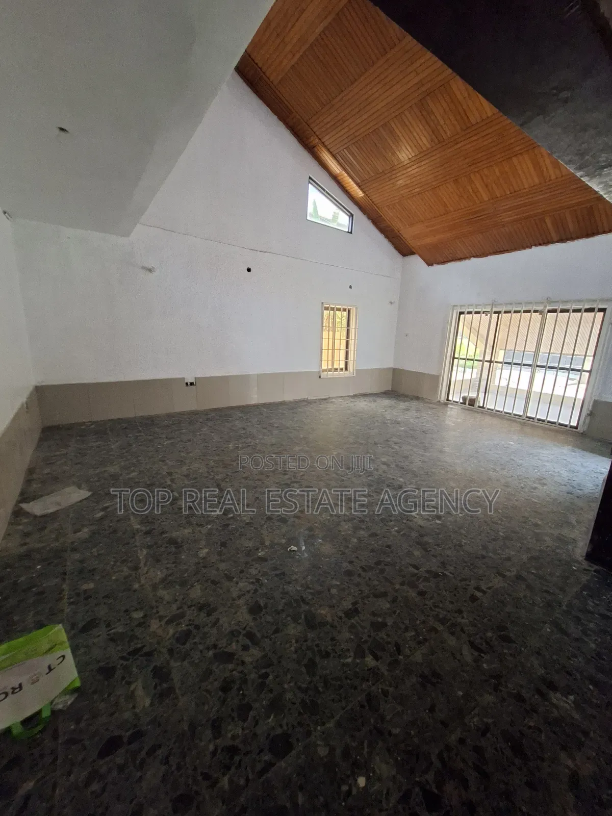 5bdrm Duplex in West Legon ,,, Medifem Area for rent