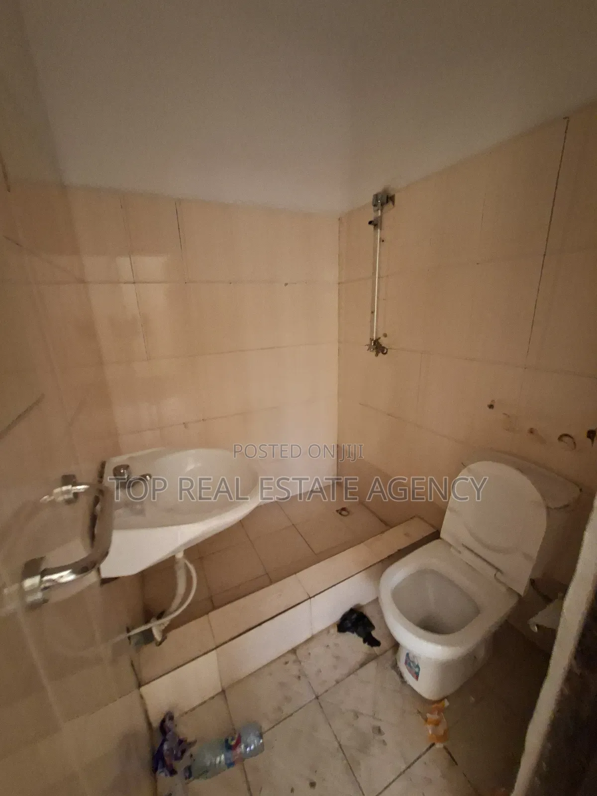 5bdrm Duplex in West Legon ,,, Medifem Area for rent