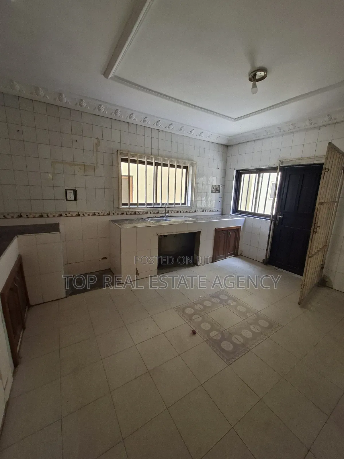 5bdrm Duplex in West Legon ,,, Medifem Area for rent