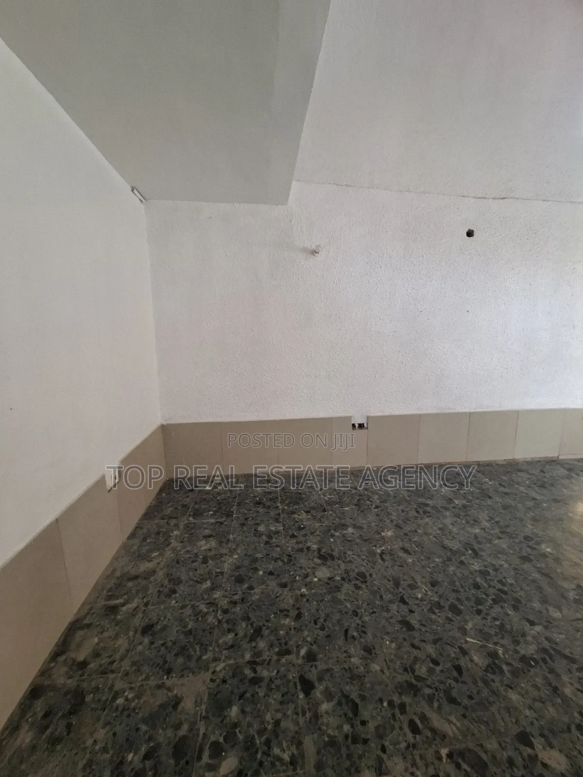 5bdrm Duplex in West Legon ,,, Medifem Area for rent
