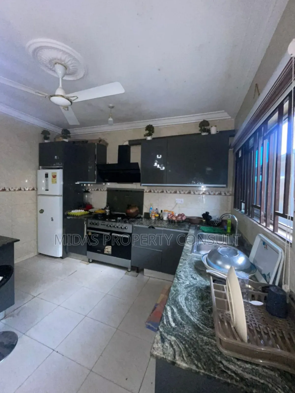 5bdrm House in 3 Junction, Amasaman for sale
