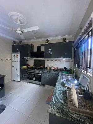 5bdrm House in 3 Junction, Amasaman for sale