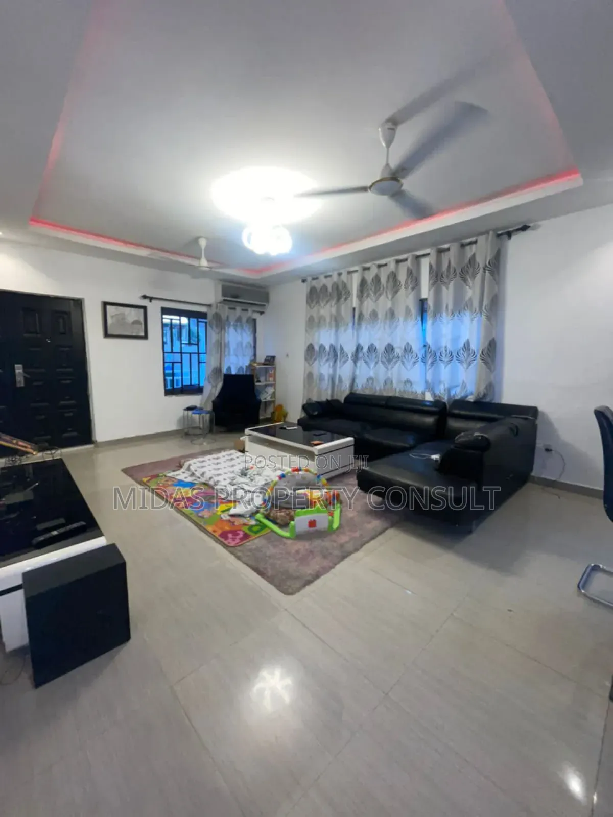 5bdrm House in 3 Junction, Amasaman for sale